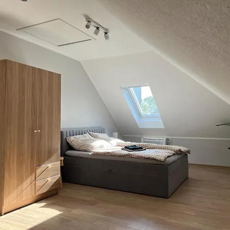 Rhododendronbluete Vacation Home Apartment Wiefelstede