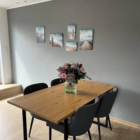 Rhododendronbluete Vacation Home * Wiefelstede